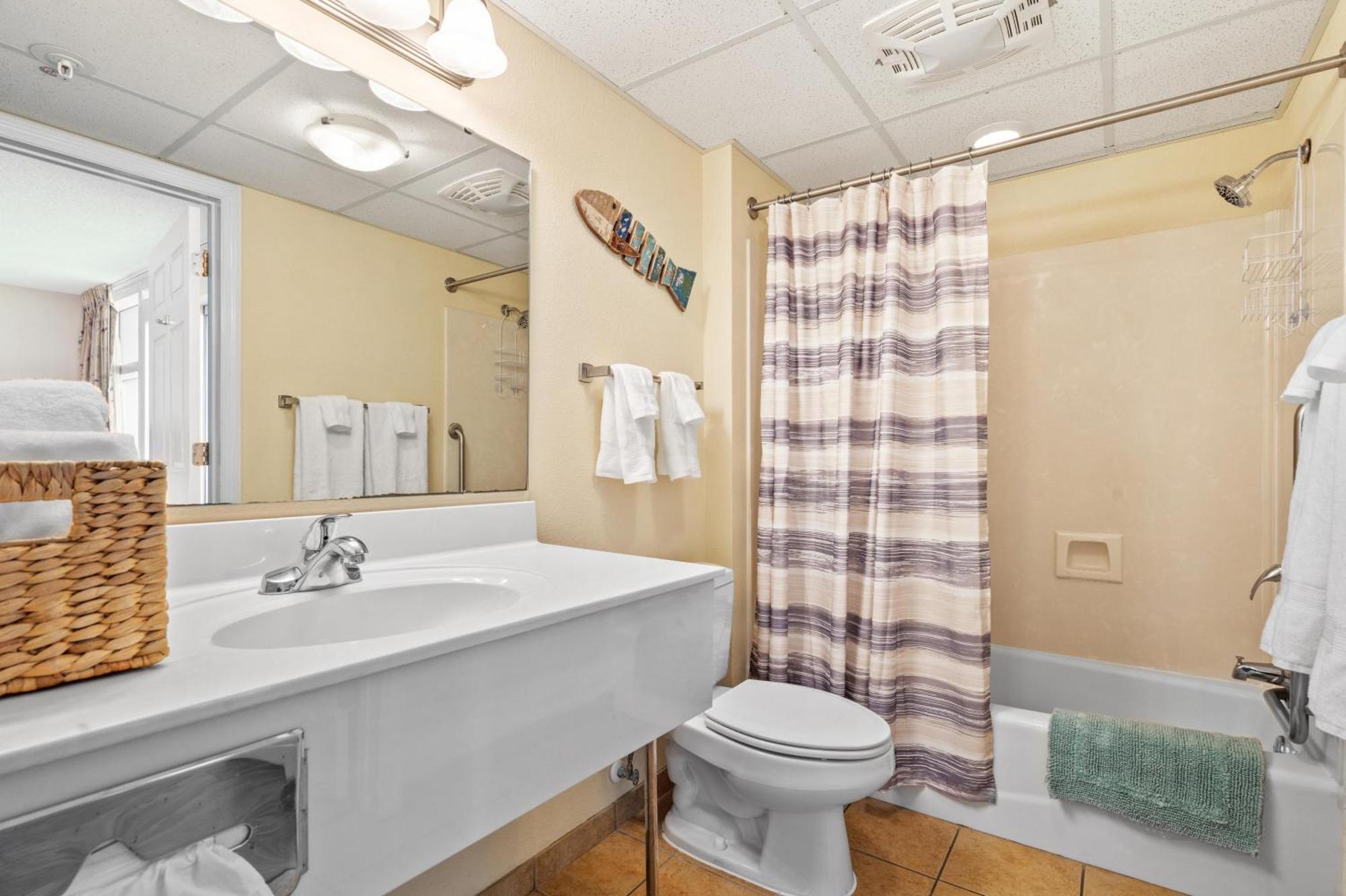 Ferienhaus 2501 S Ocean Blvd, 0211 - Ocean Front Sleeps 8 *